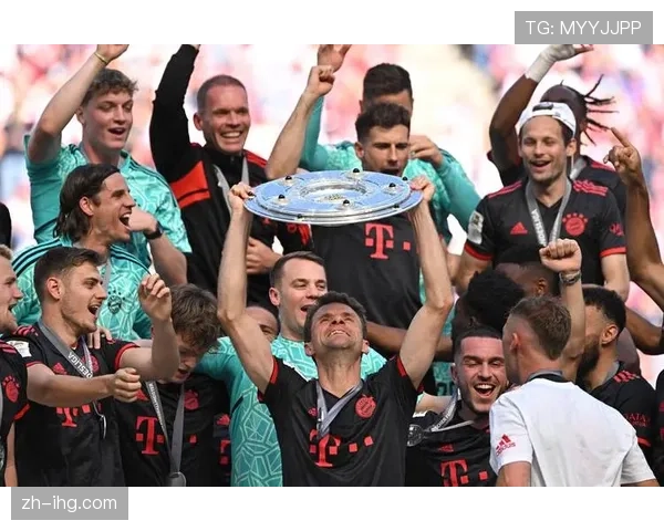 拜仁凯恩禁区弧顶远射得分 中锋回撤策应效果佳